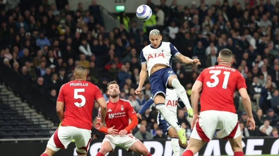 勇士队防守顶尖，波斯特超越格林，科尔应给予更多首发机会。